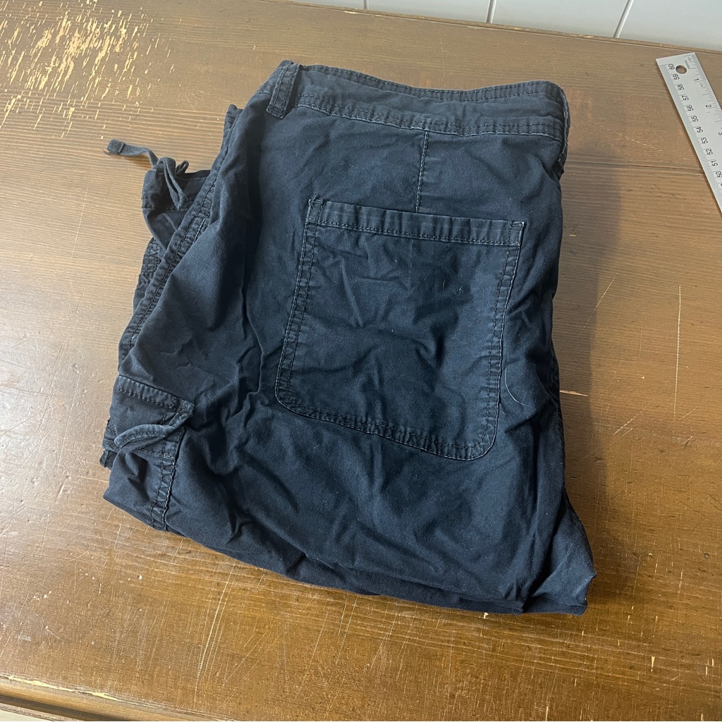 Arizona Jean Company Charcoal Black Cargo Capris